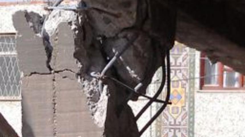 Van'da yıkımın sebebi d&uuml;ş&uuml;k kaliteli beton