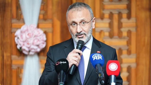 Eyüpsultan Belediye Başkanı Mithat Bülent Özmen ve 4 belediye başkanı görevden uzaklaştırıldı