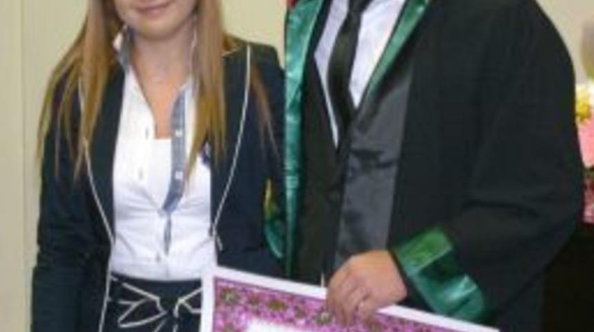 &Ouml;nce avukatlık yemini etti, sonra meslektaşına evlenme teklif etti