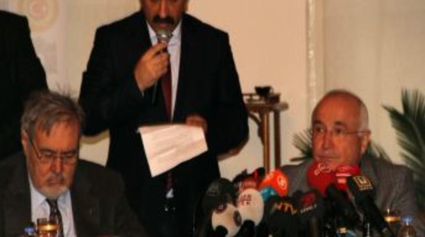 Cemil &Ccedil;i&ccedil;ek "Harem ve Cariyelik" kitabın tanıtım toplantısına katıldı