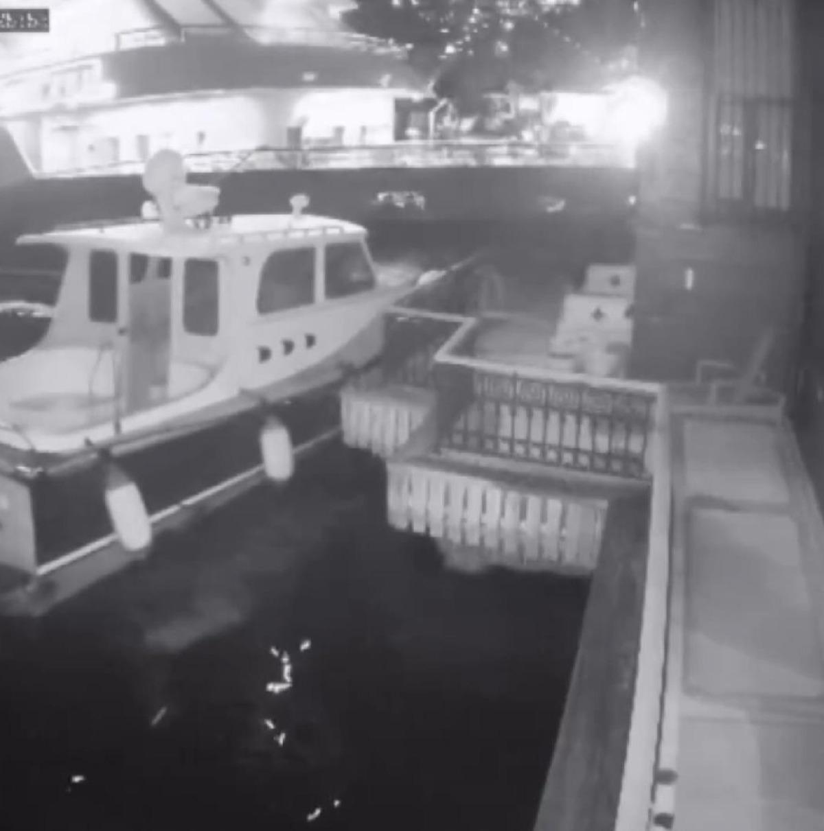 &Uuml;sk&uuml;dar da yolcu vapuru yalıya &ccedil;arptı! "Rıhtımımı yok ettiler" 2