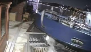 &Uuml;sk&uuml;dar'da yolcu vapuru yalıya &ccedil;arptı! "Rıhtımımı yok ettiler"