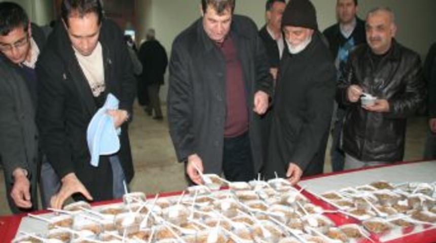 Aşure programında Alevi ve Sünni vatandaşlar biraraya geldi