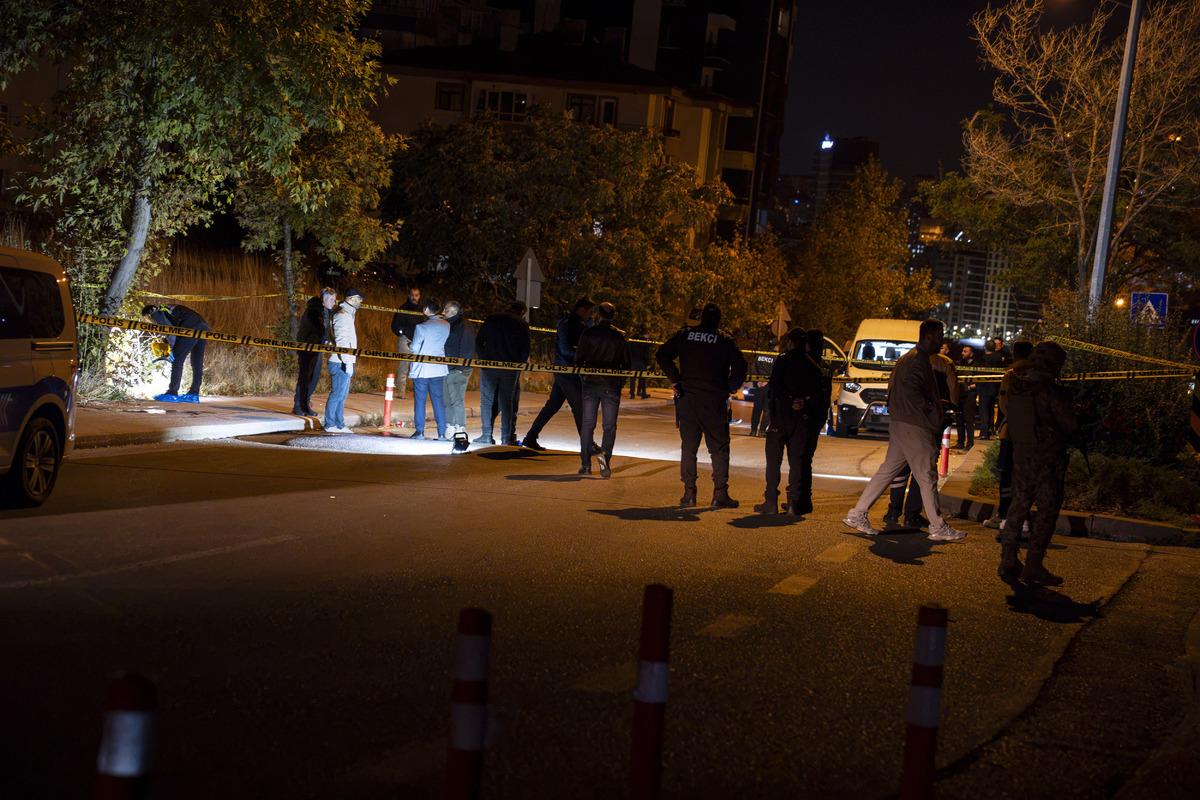 Ankara da uygulama noktasında polise ateş açıldı: Bir polis şehit oldu 1