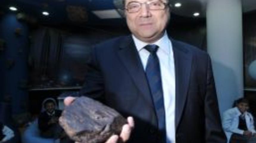 Bilim &ouml;ğrenirken g&ouml;ktaşı buldular