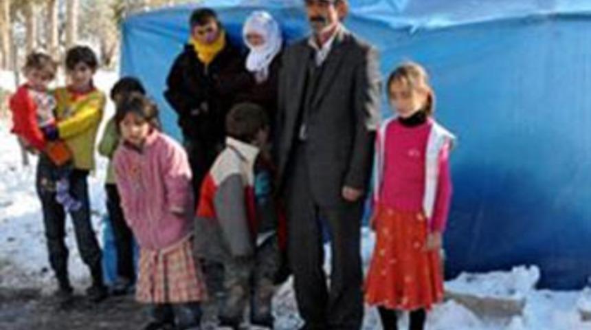 Deprem b&ouml;lgesinde soğuk can aldı