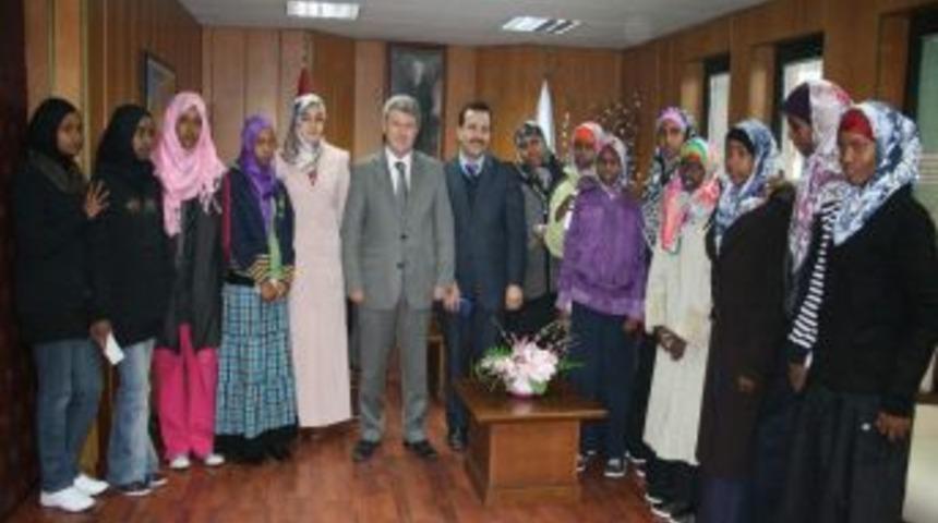Afrikalı &ouml;ğrencilerden G&uuml;lsar&rsquo;a ziyaret