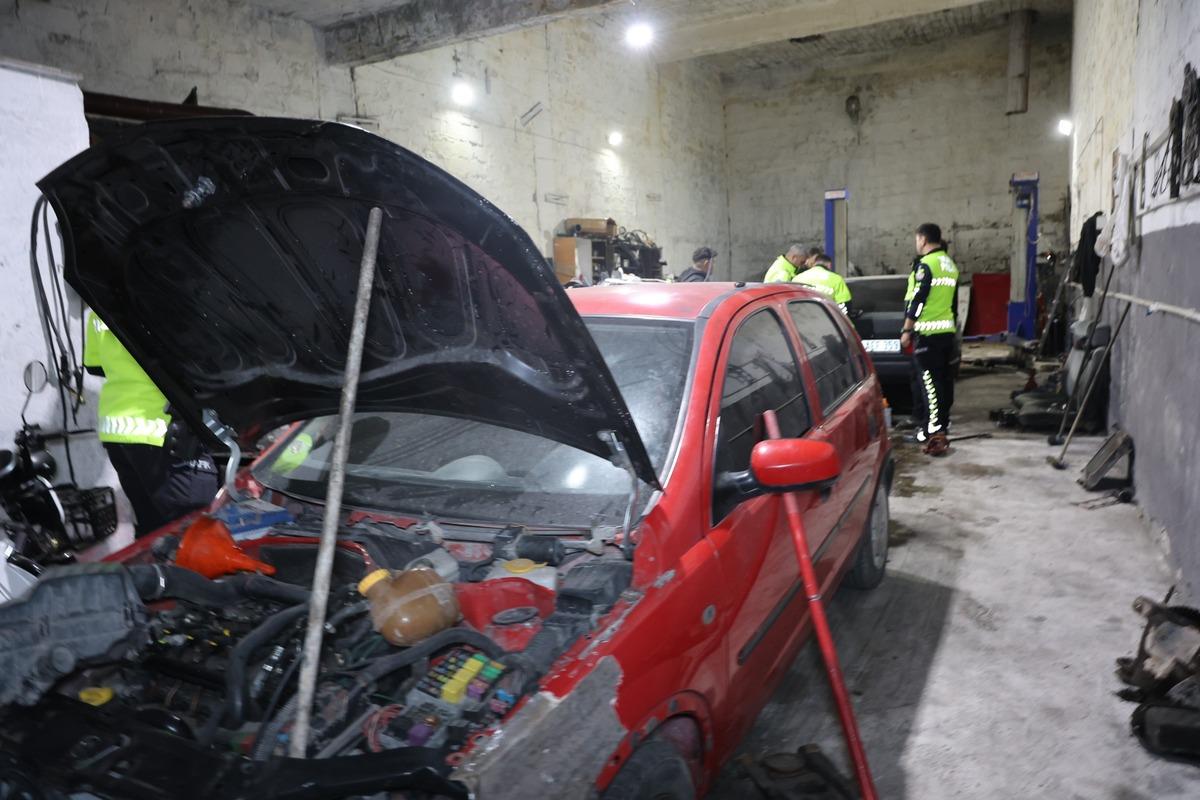 Nevşehir de pes dedirten olay! Drift cezasını ödememek için 15 dakikada aracını parçaladı 2
