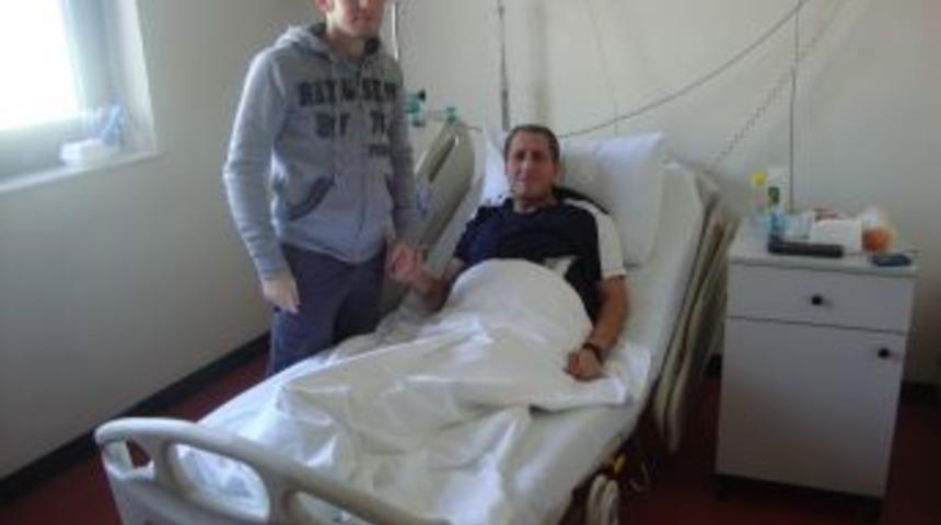 Oğlunun karaciğeri ile hayata tutundu