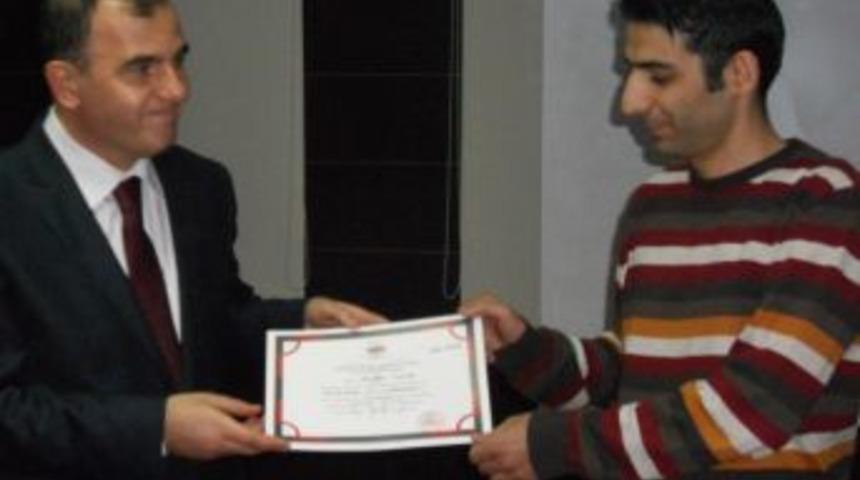 Yeniden canlandırma kursiyerleri sertifikalarını aldı