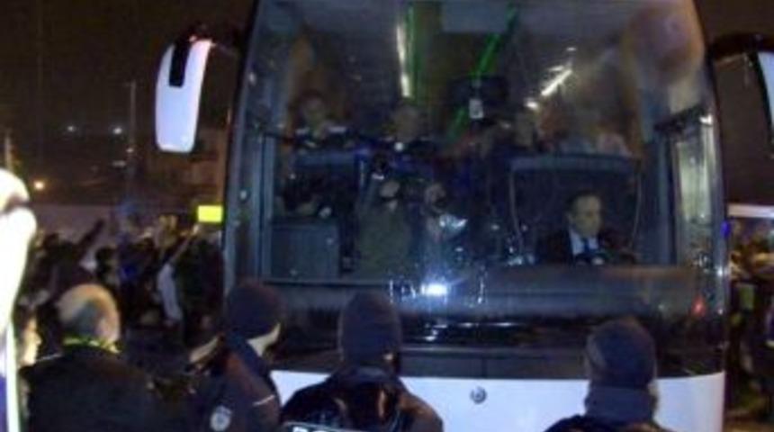 Fenerbah&ccedil;e kafilesi Samandıra tesislerinden ayrıldı