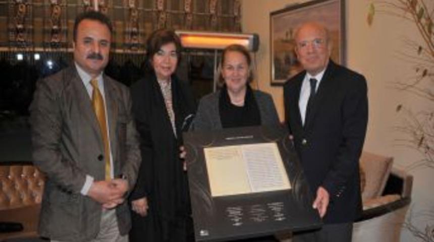 Mevl&acirc;na Araştırma Enstit&uuml;s&uuml;&rsquo;nden Karaman&rsquo;a hediye