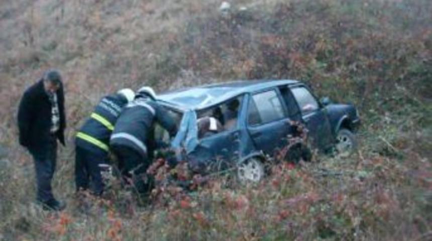 Akyazı'daki iki ayrı kazada 3 kişi yaralandı