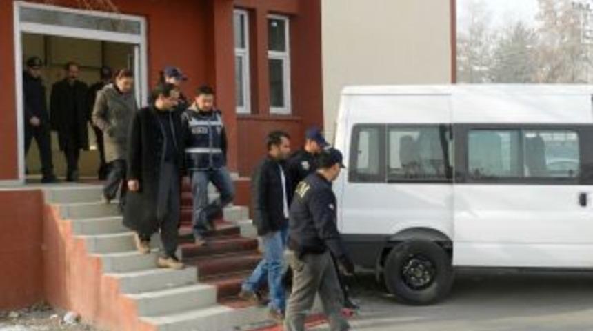 KCK operasyonunda g&ouml;zaltına alınan 16 kişi tukuklandı