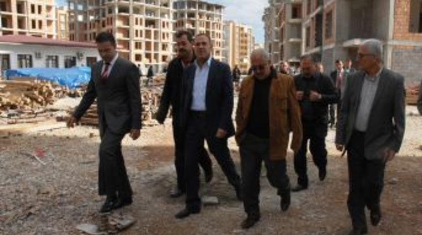 Başkan Kocamaz, Ceyhunkent konutlarında incelemelerde bulundu