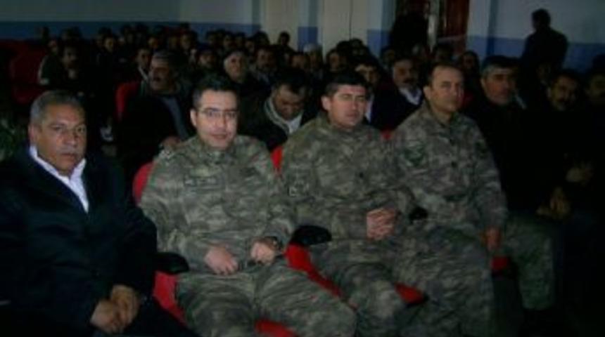 Komutan korucularla bir araya geldi