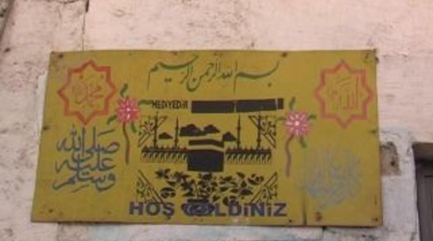 Urfalı hacılar kapılarından belli oluyor