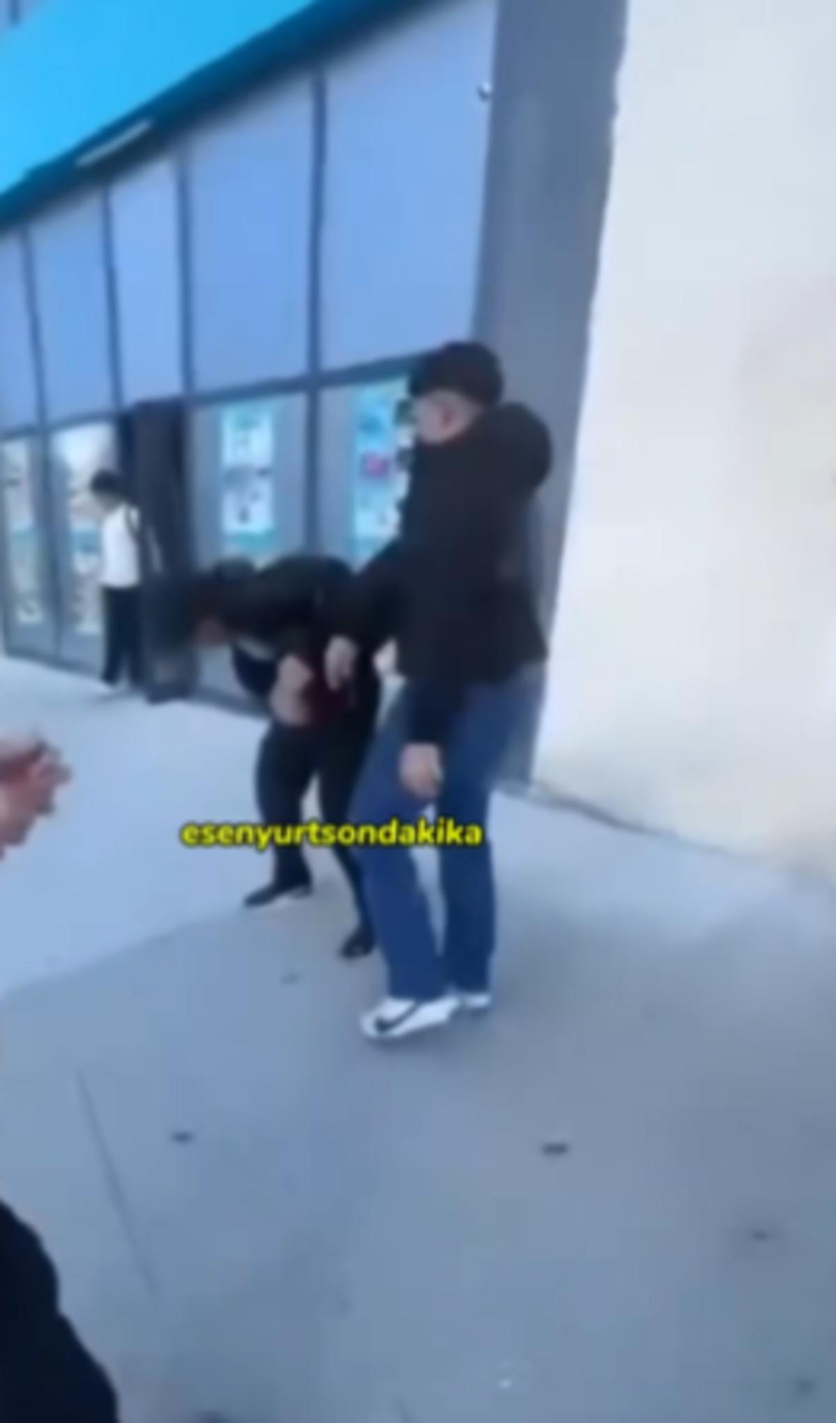 Bu kez Esenyurt! Okul çıkışı önünü kesip, acımasızca darbettiler 2