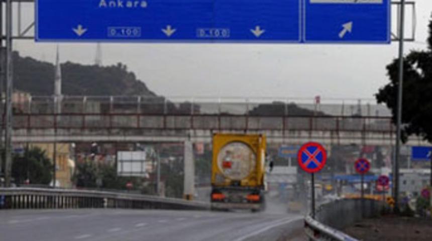 Doğalgaz sızıntısı D-100'&uuml; kapattırdı