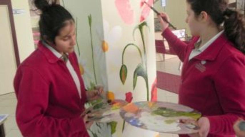 Okul duvarını tuval yaptılar