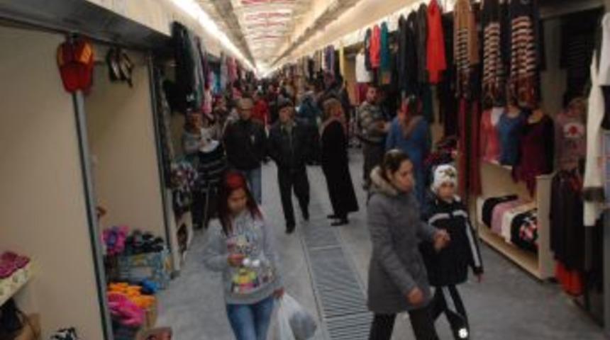 Esnaf da vatandaş da kapalı pazar yerinden memnun