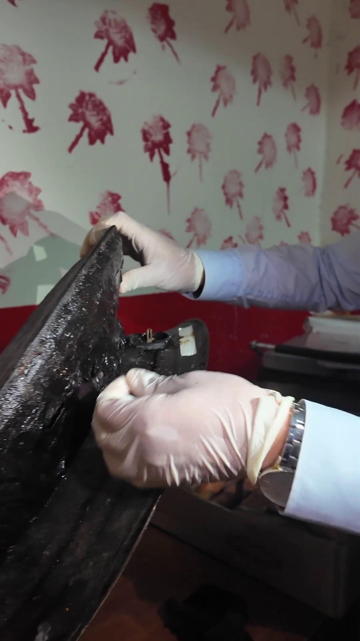 Okul kantininde mide bulandıran g&ouml;r&uuml;nt&uuml;! Yakalanmasa k&uuml;&ccedil;&uuml;k &ccedil;ocuklara yedirecekti 2