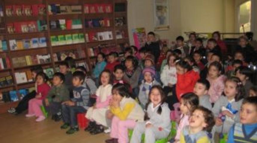 Ufuklu minikler D&uuml;nya &Ccedil;ocuk Kitapları Haftası'nı kutladı