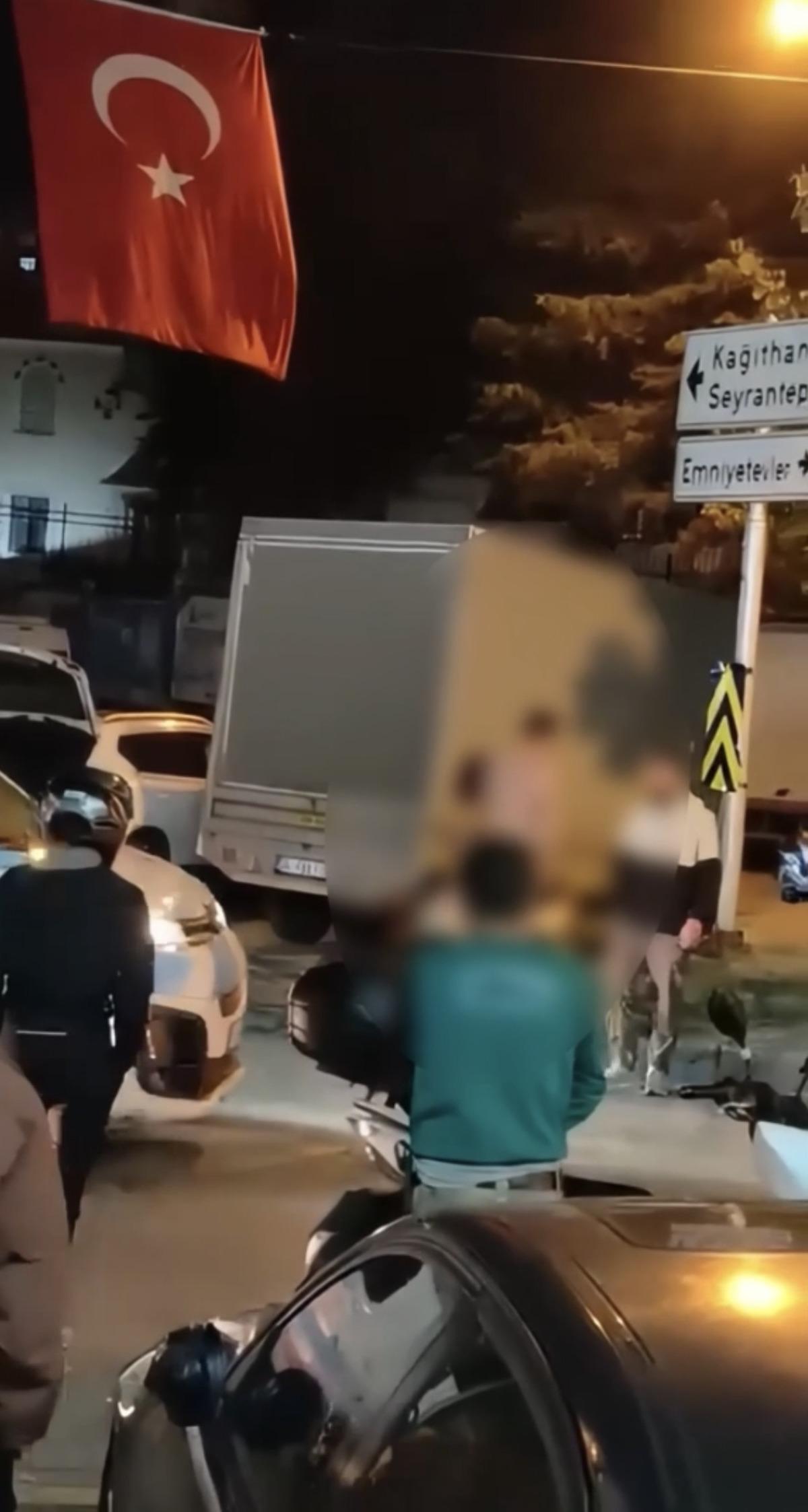 M&uuml;hendis, &ccedil;ıplak şekilde markete girip m&uuml;şterilere saldırdı!  2