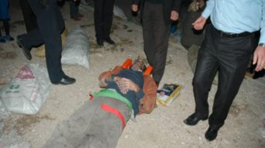 Kadirli&rsquo;de tarım iş&ccedil;ilerini taşıyan r&ouml;mork devrildi: 8 yaralı