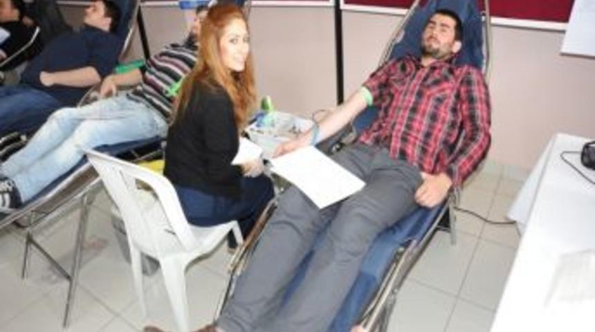 Balıkesir &Uuml;niversitesi &ouml;ğrencileri kan bağışladı