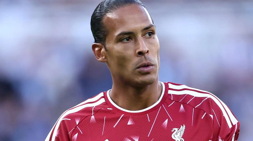 Galatasaray'ın savunma ameliyatı: Neşter Van Dijk'te!