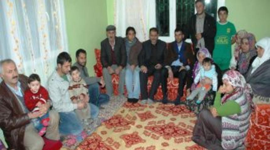 Depremzedelere evlerinin kapılarını a&ccedil;tılar