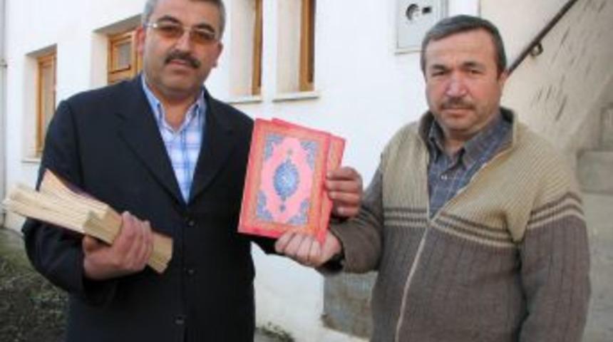 Cami imamının teşvik ettiği mahalleli, haftada iki hatim indiriyor