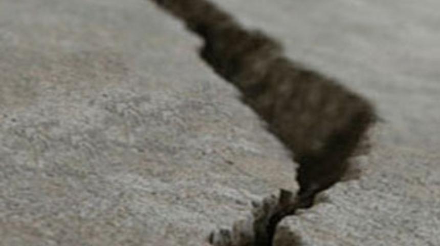 Kamyon fay hattına d&uuml;şt&uuml;!