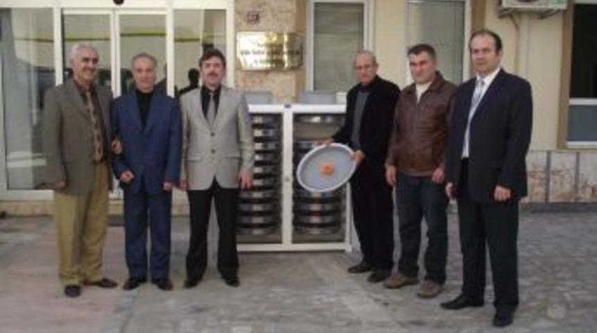 Organik alabalık &uuml;retimi yapan &ccedil;ift&ccedil;ilere kulu&ccedil;ka dolabı verildi