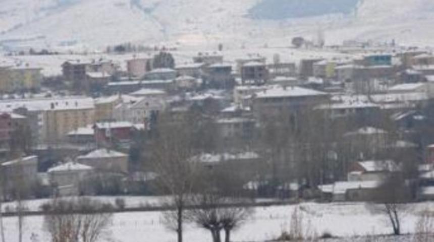 Kelkit'e yılın ilk karı yağdı