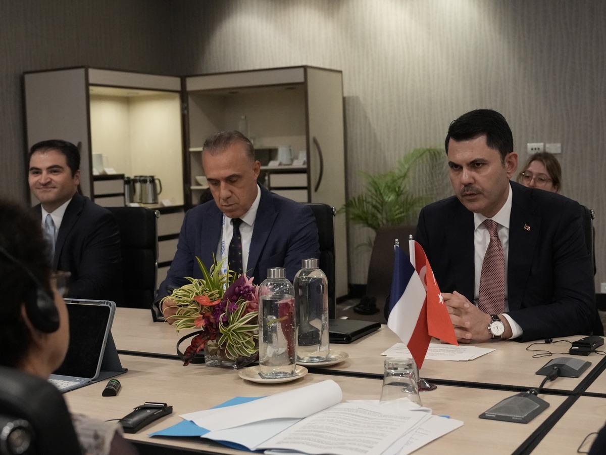 Bakan Kurum t&uuml;m d&uuml;nyaya &ccedil;ağrı yaptı  Hedefimiz net; 1,5 derece hedefini korumak  5