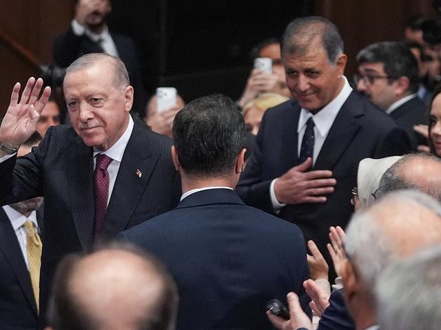 Cemil Tugay, Erdoğan'la yan yana oturdu