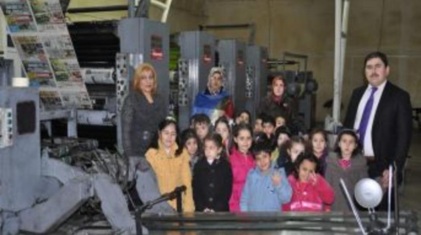 Anasınıfı &ouml;ğrencilerinden gazete ve matbaa ziyareti