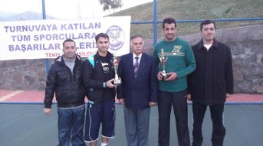 Osmaniye&rsquo;de d&uuml;zenlenen tenis turnuvası sona erdi