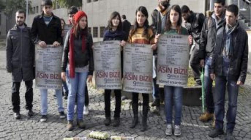 Hopa davasına tepki i&ccedil;in adliye &ouml;n&uuml;nde sa&ccedil;larını kestirdiler