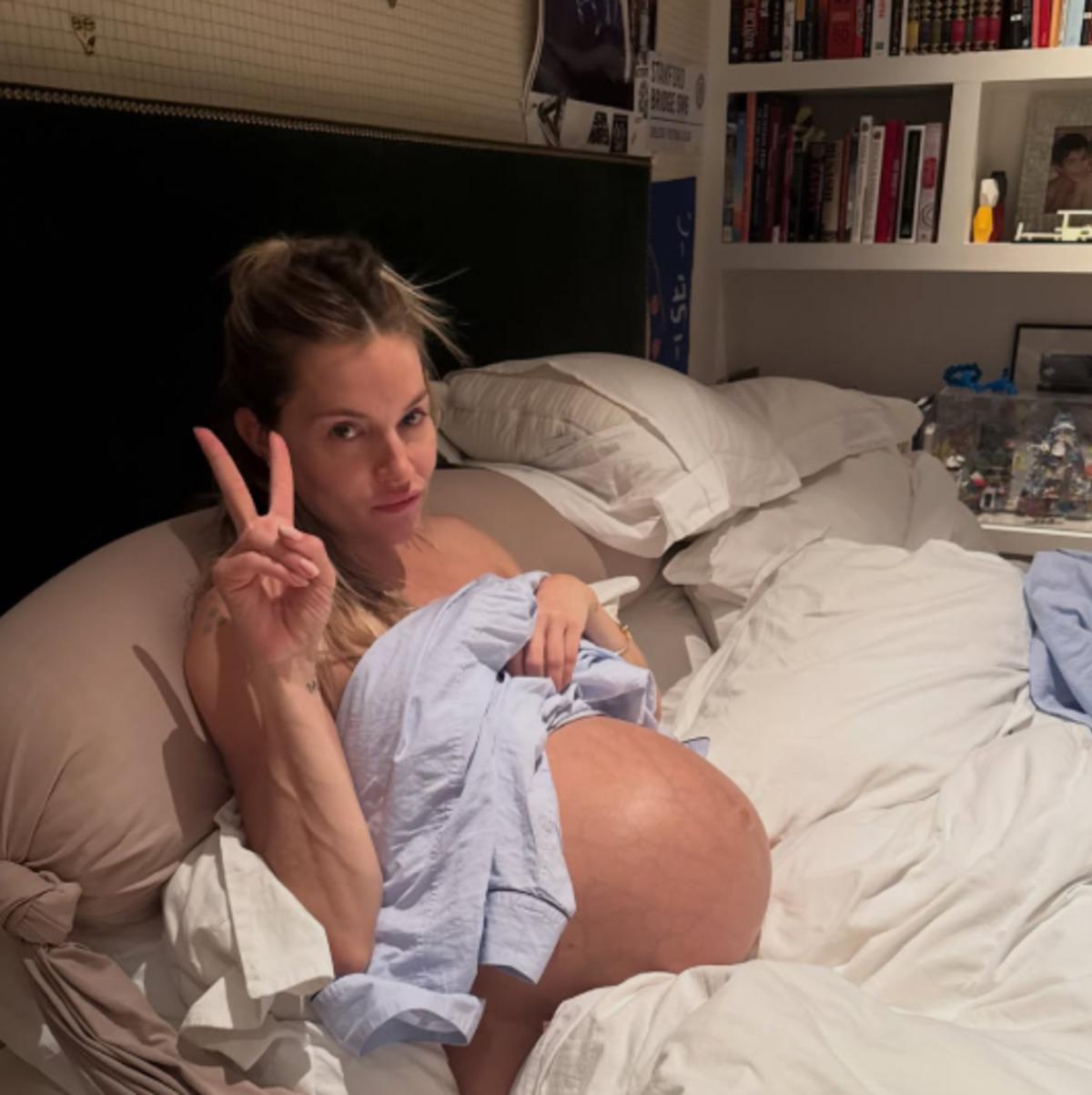 Sienna Miller, hamileyken çektiği seks sahnesini anlattı: Kusmamaya çalışıyordum 2