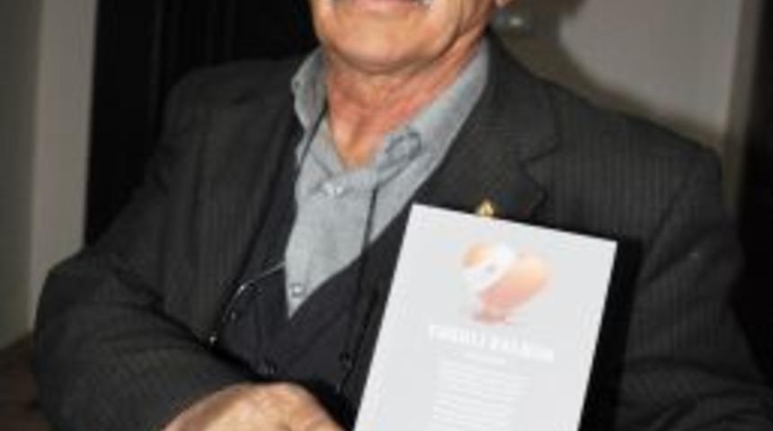 Hayatını şiirleştirerek kitap haline getirdi