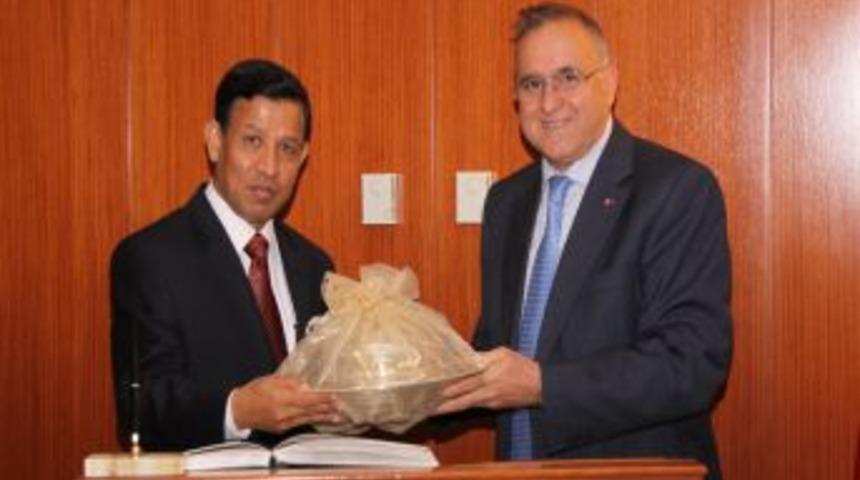 &ldquo;Gaziantepliler, Bangladeş&rsquo;te ananas ve mangoyu değerlendirecek tesisler kursun&rdquo;