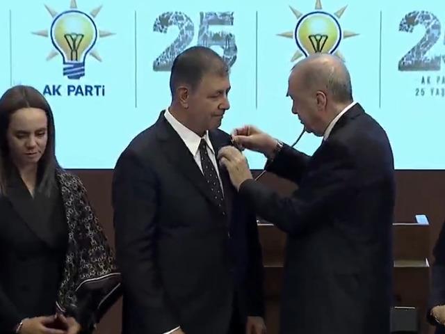 AK Parti'ye katılan Cemil Tugay'dan ilk mesaj: "AK Parti kimsesizlerin kimsesidir"