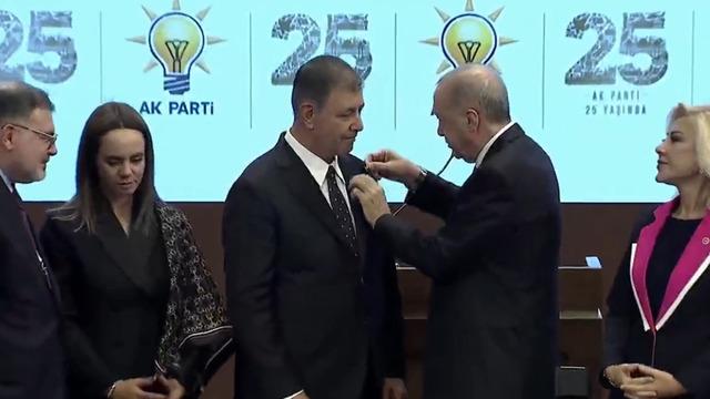 AK Parti'ye katılan Cemil Tugay'dan ilk mesaj: AK Parti kimsesizlerin kimsesidir