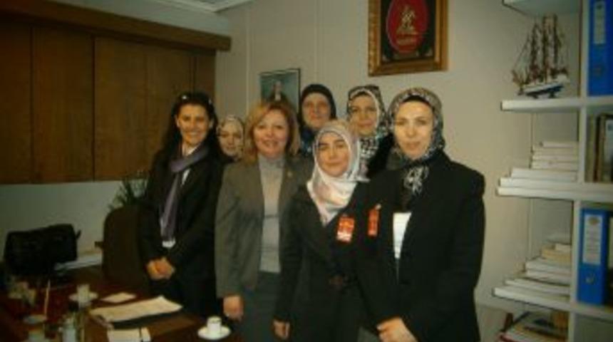 Sarmaşık Derneği Y&ouml;netim Kurulu &uuml;yeleri, milletvekili Can&rsquo;ı ziyaret etti