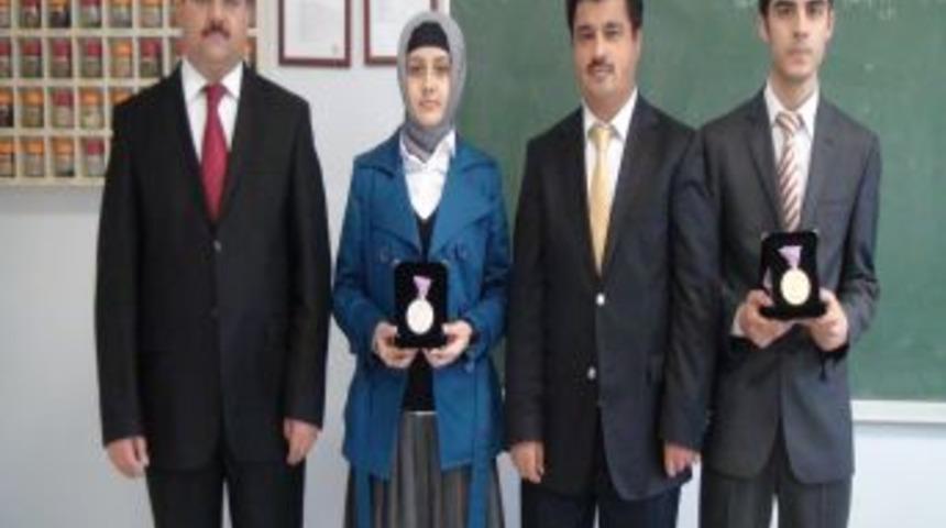 Kahramankent &ouml;ğrencileri T&Uuml;BİTAK'ta altın ve g&uuml;m&uuml;ş madalya kazandı