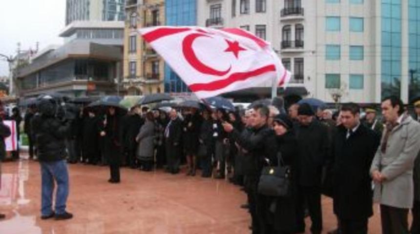 KKTC'nin kuruluş yıl d&ouml;n&uuml;m&uuml; Taksim'de de kutlandı