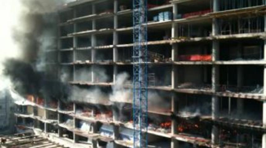 Park Otel inşaatında &ccedil;ıkan yangın korkuttu